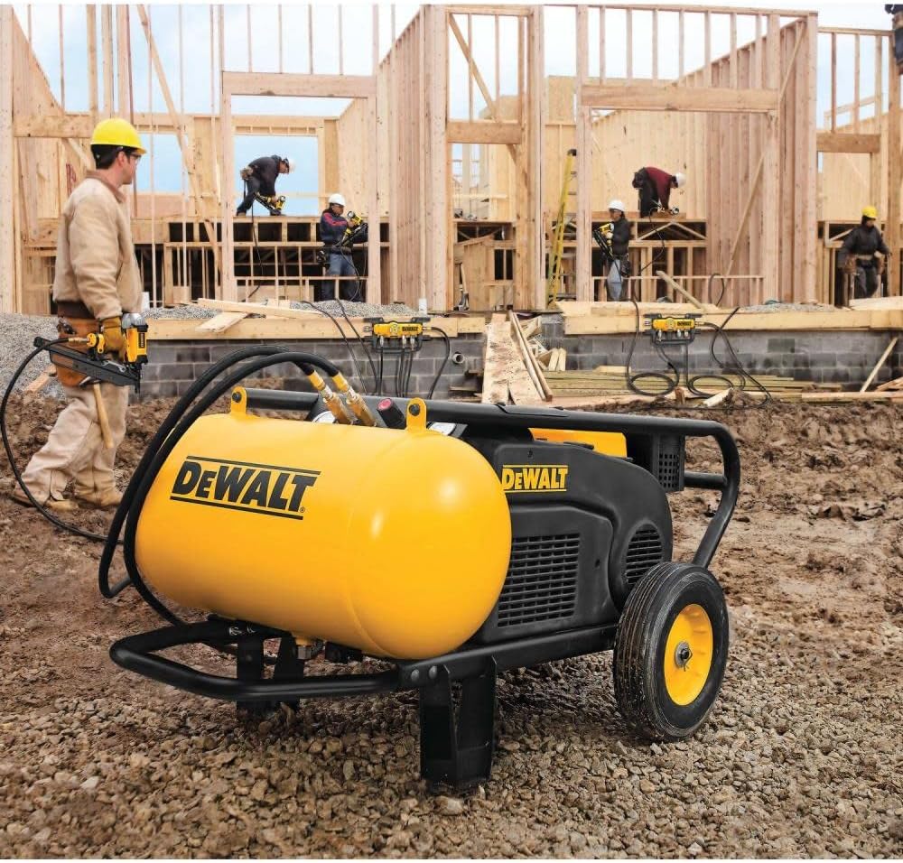 DeWalt D55040 Quadraport Air Line Splitter with Regulator Z783363