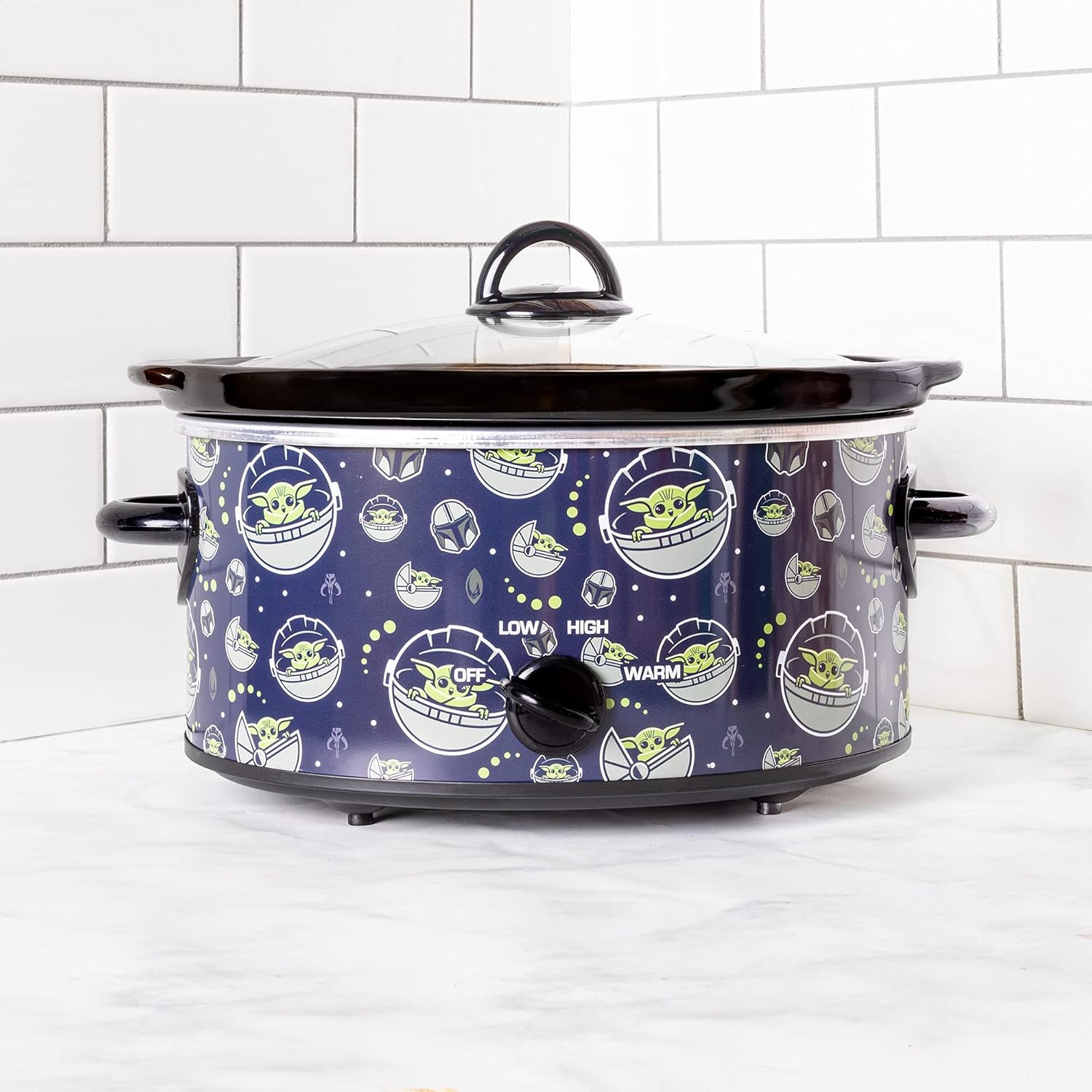 Uncanny Brands Star Wars The Mandalorian 5 Quart Slow Cooker O76052