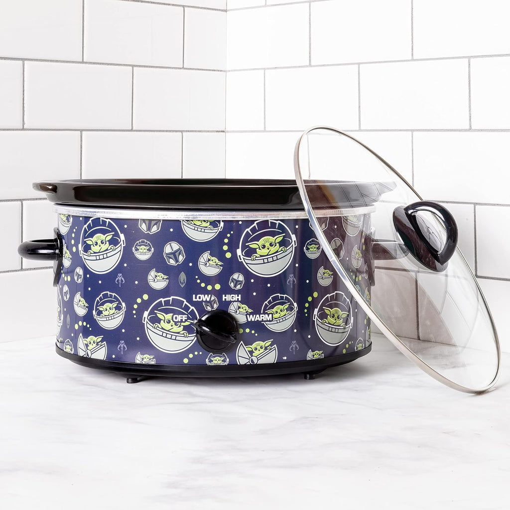 Uncanny Brands Star Wars The Mandalorian 5 Quart Slow Cooker O76052