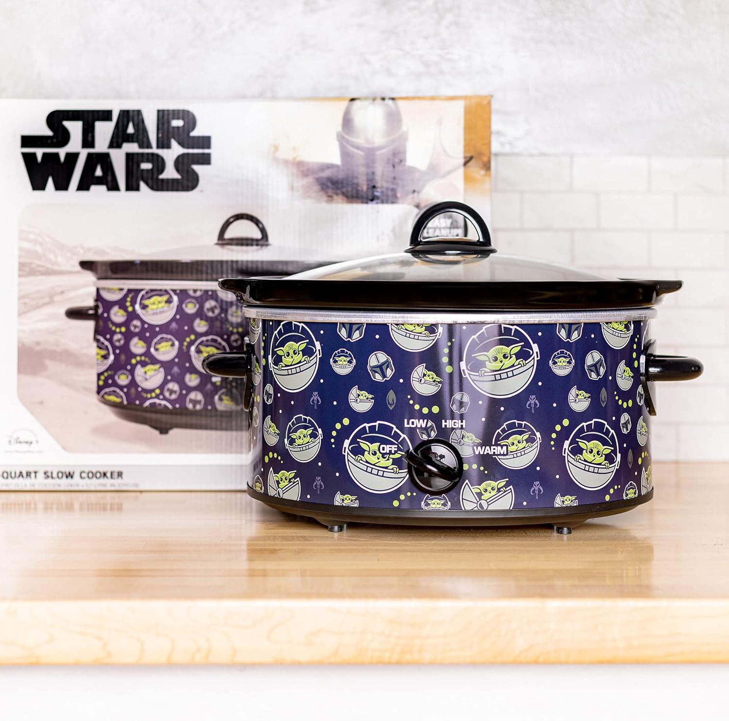 Uncanny Brands Star Wars The Mandalorian 5 Quart Slow Cooker O76052